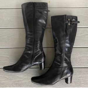 Black leather Ecco boots